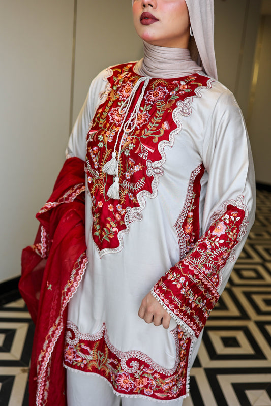 SURKH 3 PIECE SUIT